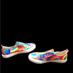 Gypsy Jazz tie-dye slip on’s.